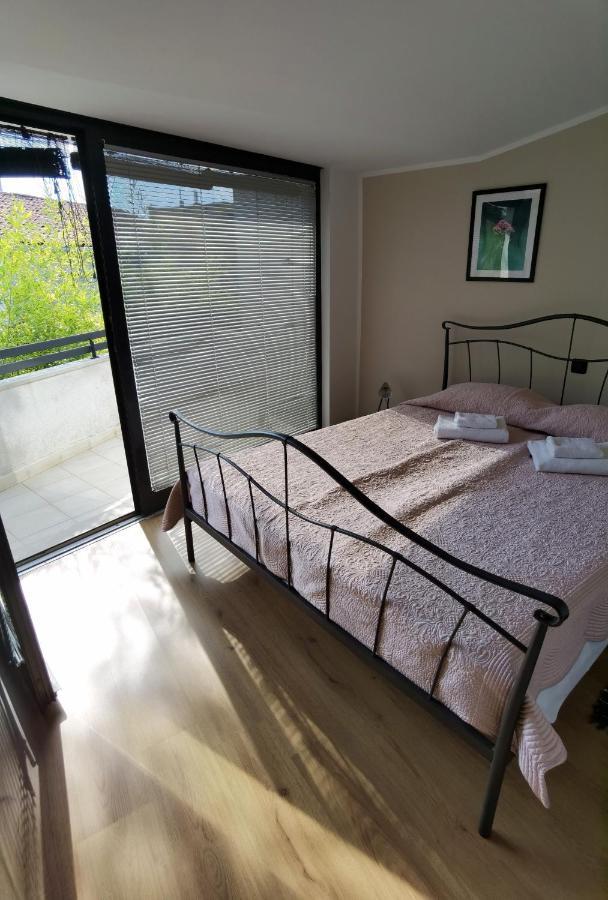 Pine And Lime Apartments Пула Екстериор снимка