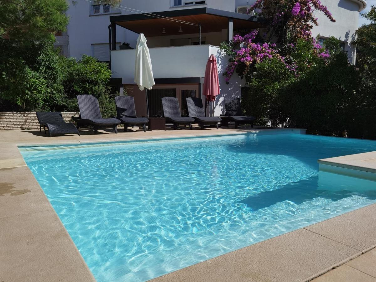 Pine And Lime Apartments Пула Екстериор снимка