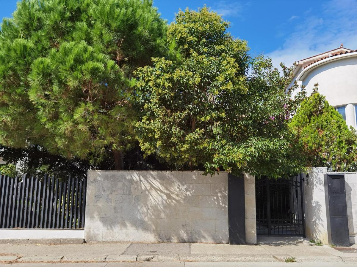 Pine And Lime Apartments Пула Екстериор снимка