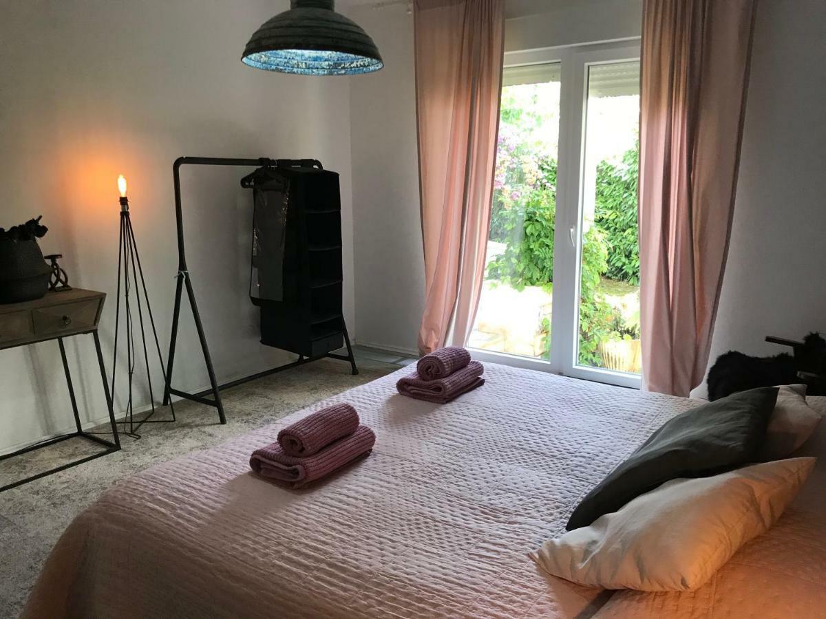Pine And Lime Apartments Пула Екстериор снимка