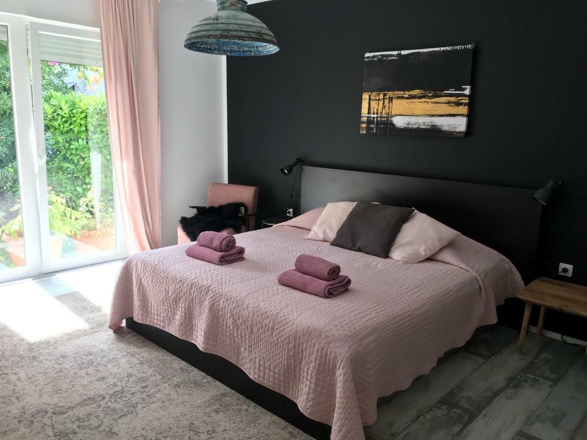 Pine And Lime Apartments Пула Екстериор снимка