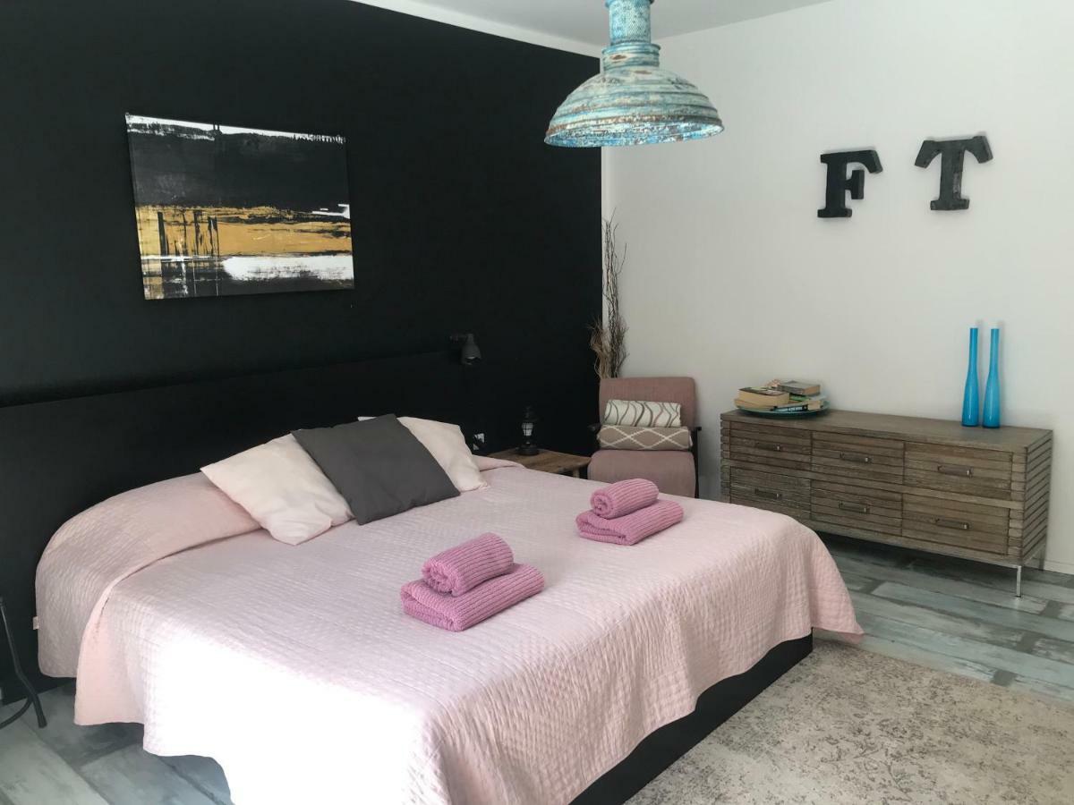 Pine And Lime Apartments Пула Екстериор снимка